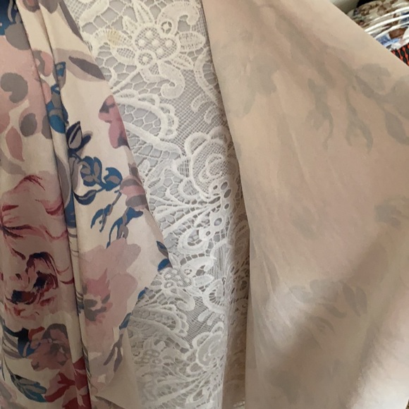 A floral jacket nailed the soft relaxing look ❤️ - Picture 9 of 12